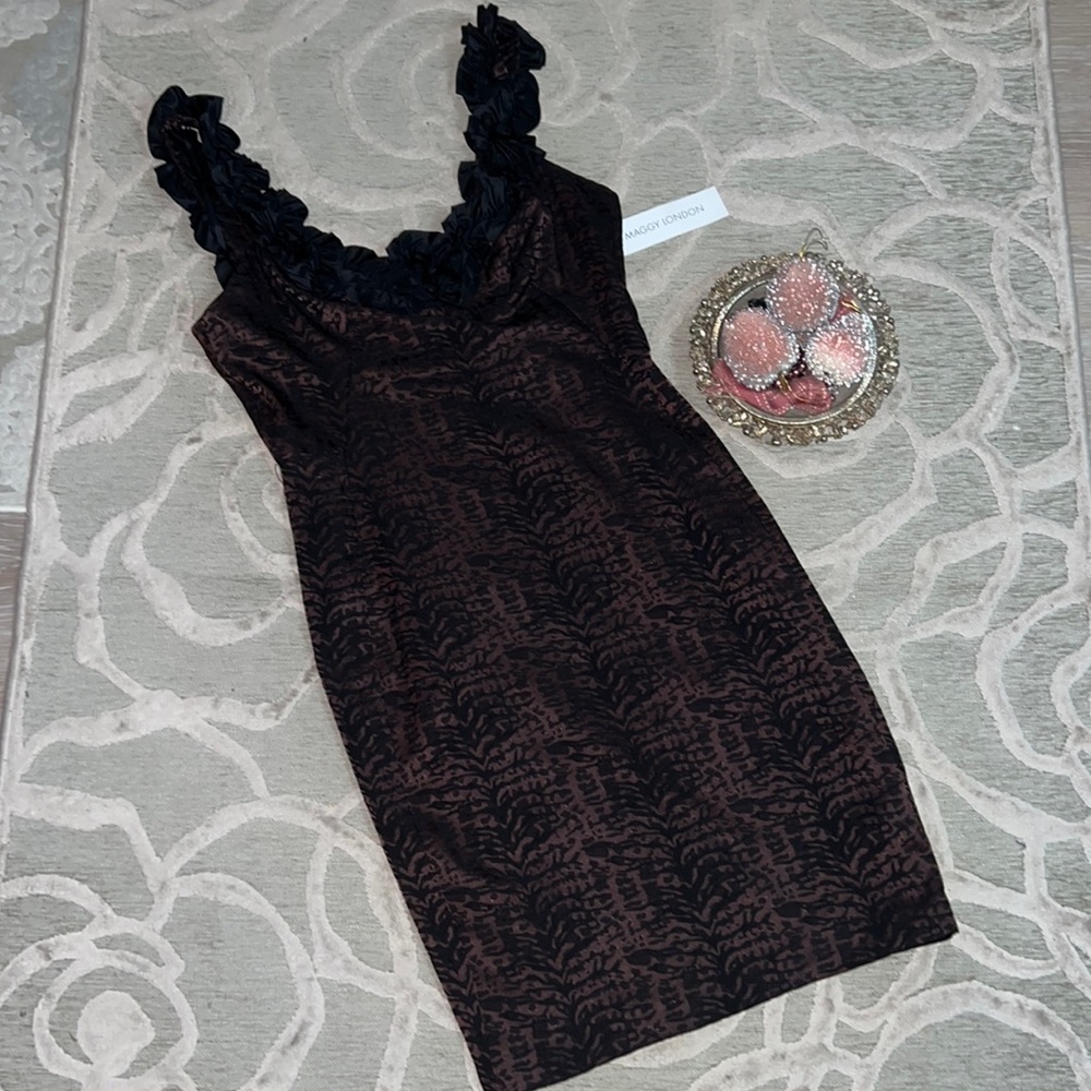 NWT🌷MAGGY LONDON🌷Brown with black ruffle neck flocked sleeveless bodycon dress